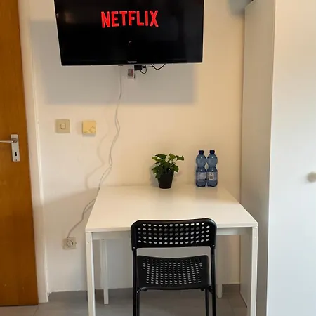 A L 2 L 4 Beds L Tv L Wifi L Kitchen L Parking L Autobahn