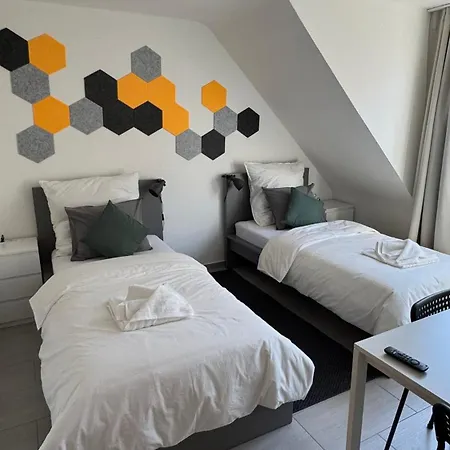 Duha Homes - 2 Apartment, Monteurwohnung, Tv, Wifi, Kueche, Self Check-in, Autobahnnaehe *