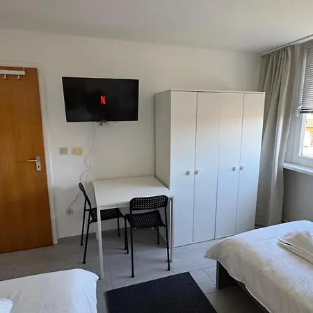 L 2 L 4 Beds L Tv L Wifi L Kitchen L Parking L Autobahn דירה *