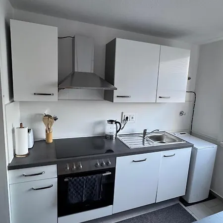 L 2 L 4 Beds L Tv L Wifi L Kitchen L Parking L Autobahn דירה