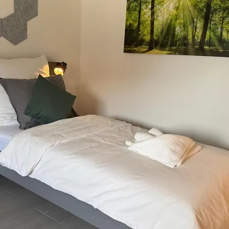 Daire Dutti's - L 2 L 4 Beds L Tv L Wifi L Kitchen L Parking L Autobahn *