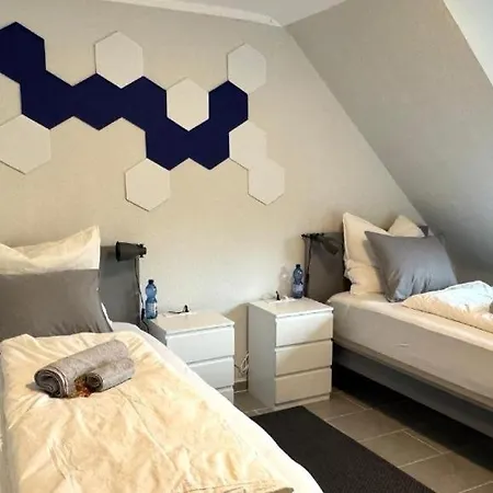 Dutti's L 4 I 8 Beds L Kitchen I Tv
