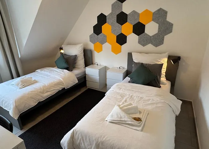 A L 2 L 4 Beds L Tv L Wifi L Kitchen L Parking L Autobahn Duisburg